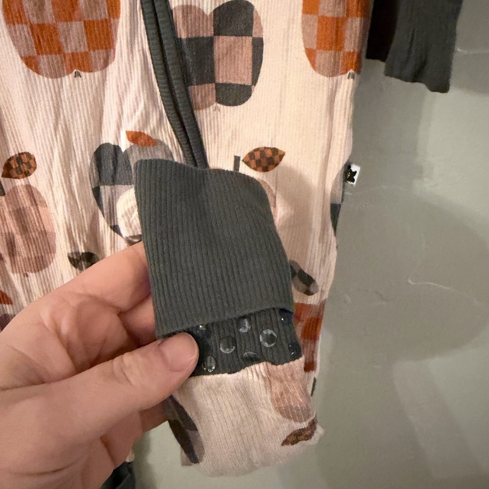 Kiki and LuLu Bamboo Convertible Sleeper, 18-24 Months - Picture 4 of 4